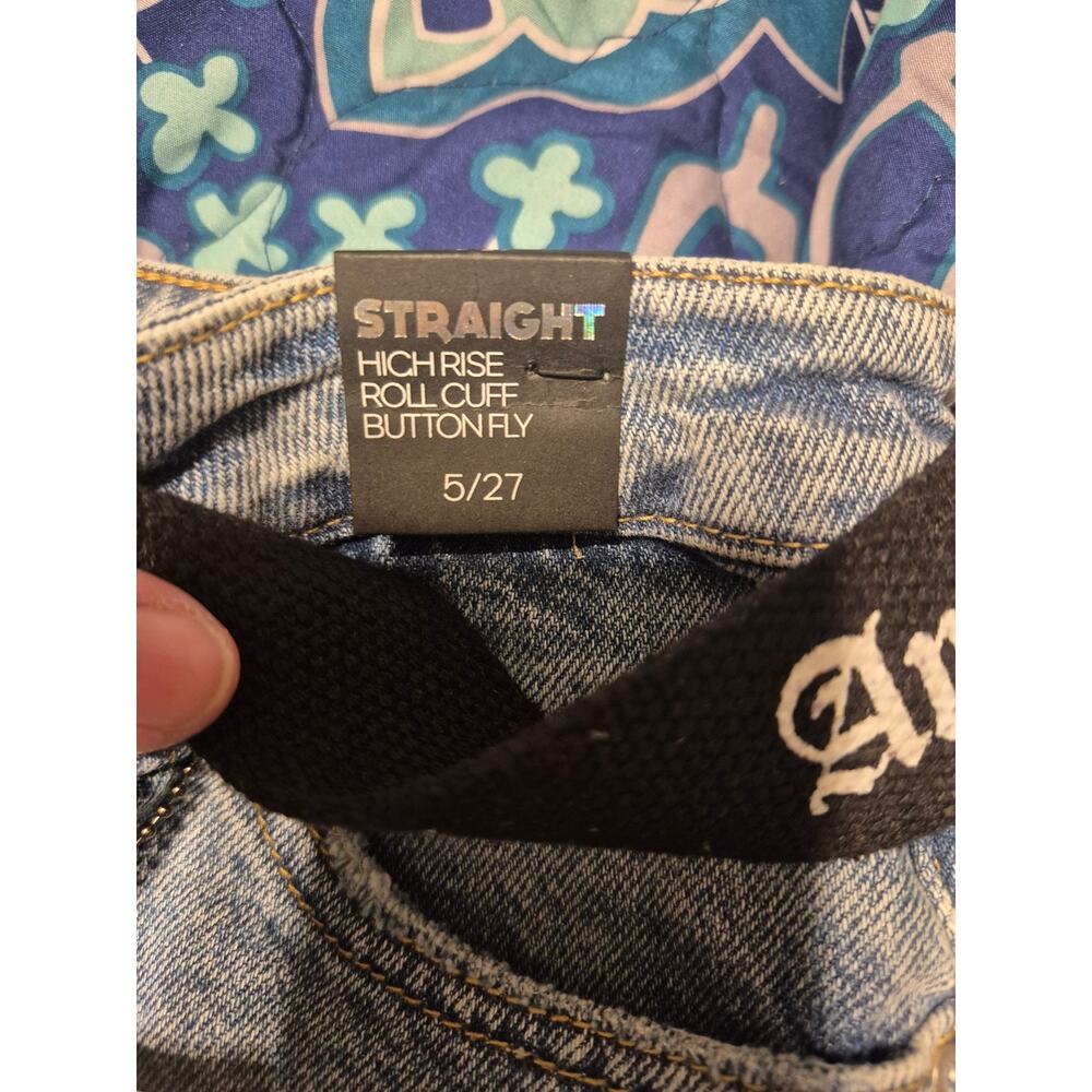 Simple Society NWT High Rise Distressed Mom Jeans | Angel Belt | Light Wash - Picture 13 of 15